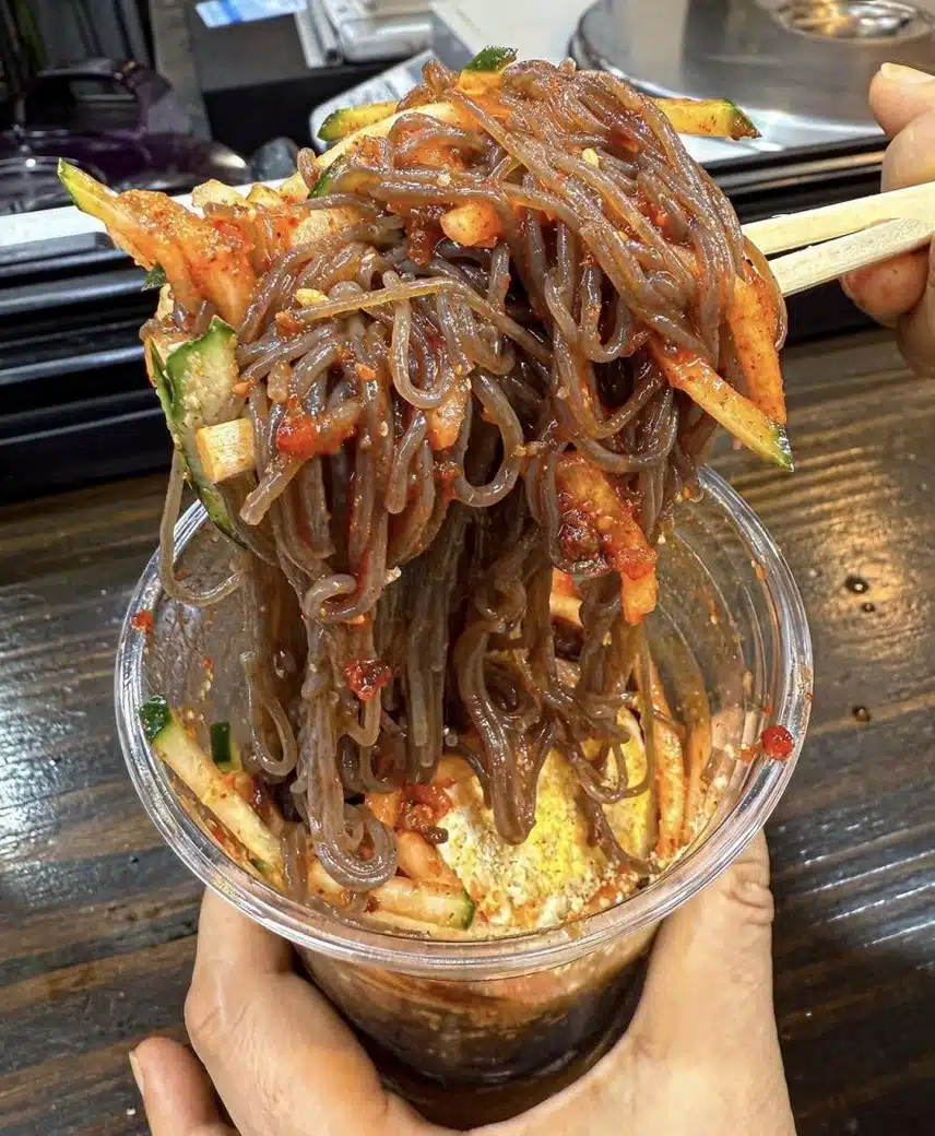 요즘 유행한다는 컵냉면