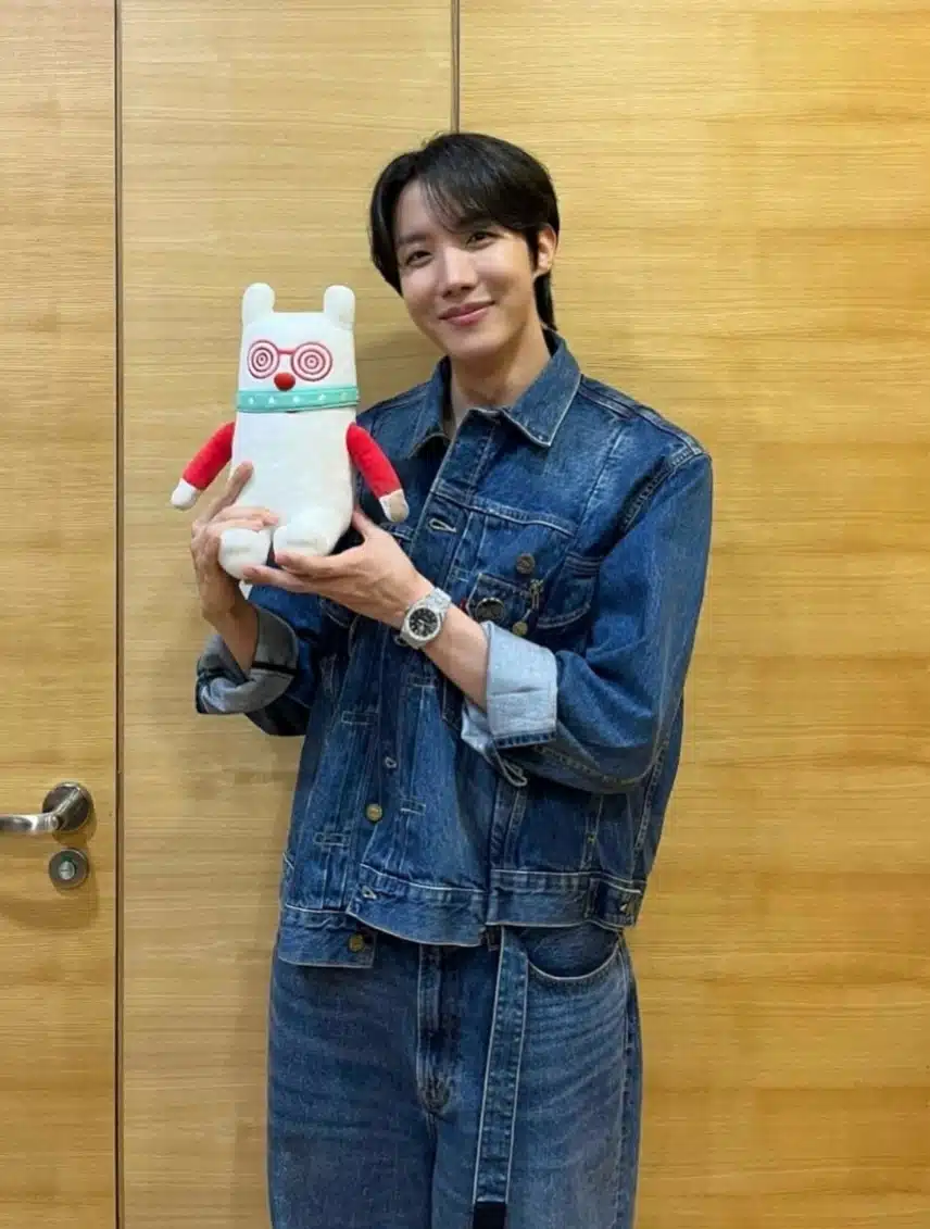 제이홉님 멋진 비주얼보며 하루 시작해요