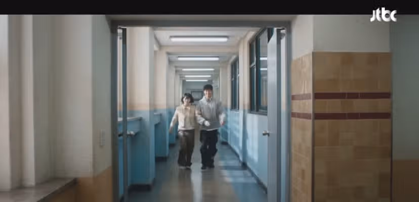 보검님 소현님에게 귀여운 키스협박을 하네요