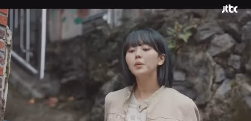보검님 소현님에게 귀여운 키스협박을 하네요