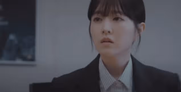 그녀는 이 고발을 취하하게 됩니다. 