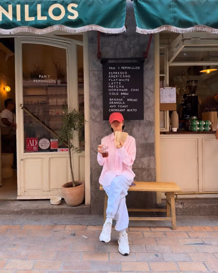 빨간모자와 핑크셔츠가 너무 잘어울리네요