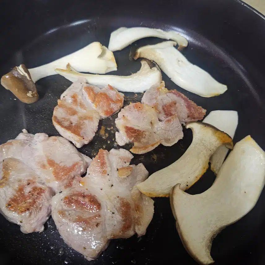 고기 리필중~ 