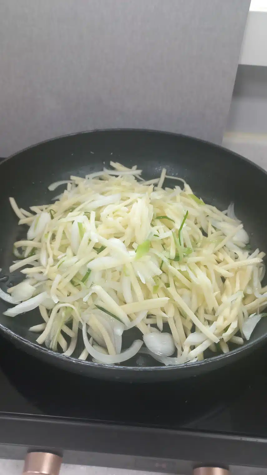 수확한 감자로 감자채볶음