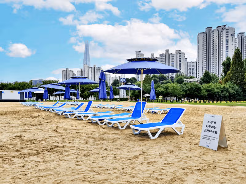 한강 해변 쉼터
