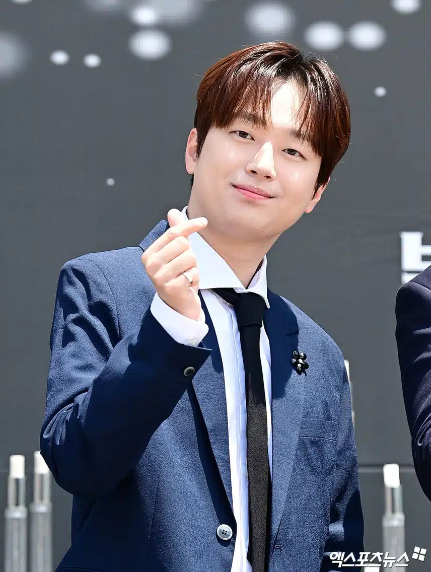 불후의명곡 왕중왕전 레드카펫에서 사진찍은 찬원님