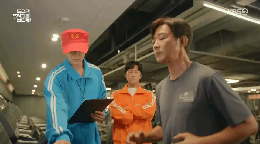 회장님 체력테스트한다고 조교 모자 챙겨온 강수