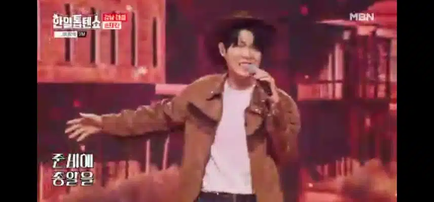 태진님 청바지도 참 잘 어울리네요