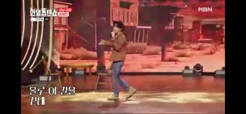 태진님 청바지도 참 잘 어울리네요