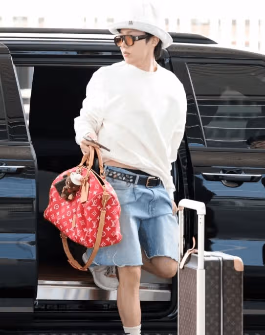 제이홉의 수수하면서도 갖출건 다 갖춘 듯 한 공항패션
