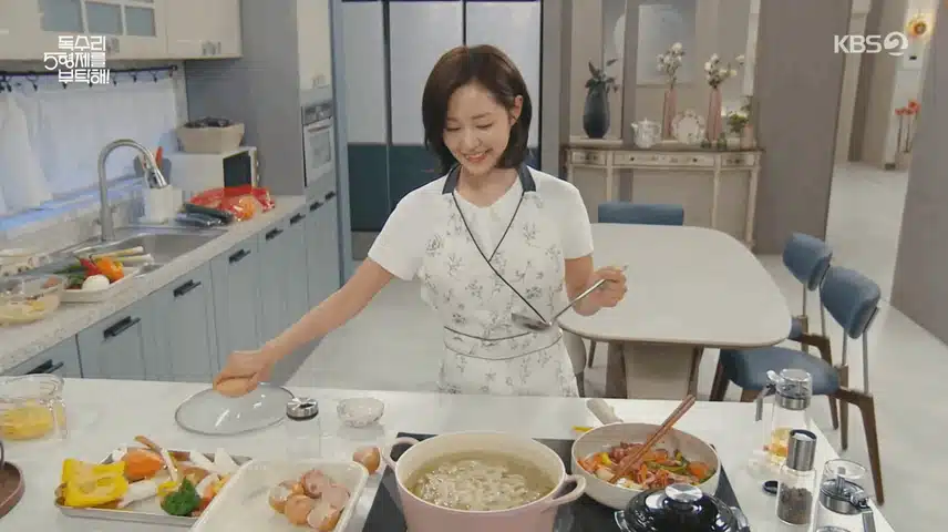 딸이 처음 만들어 준 계란찜 신기하게 구경하는 독고탁