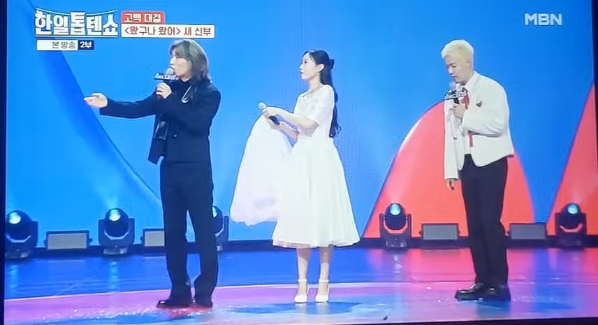 아즈마아키와 흰 하루종일 이노래만 흥얼거리네요