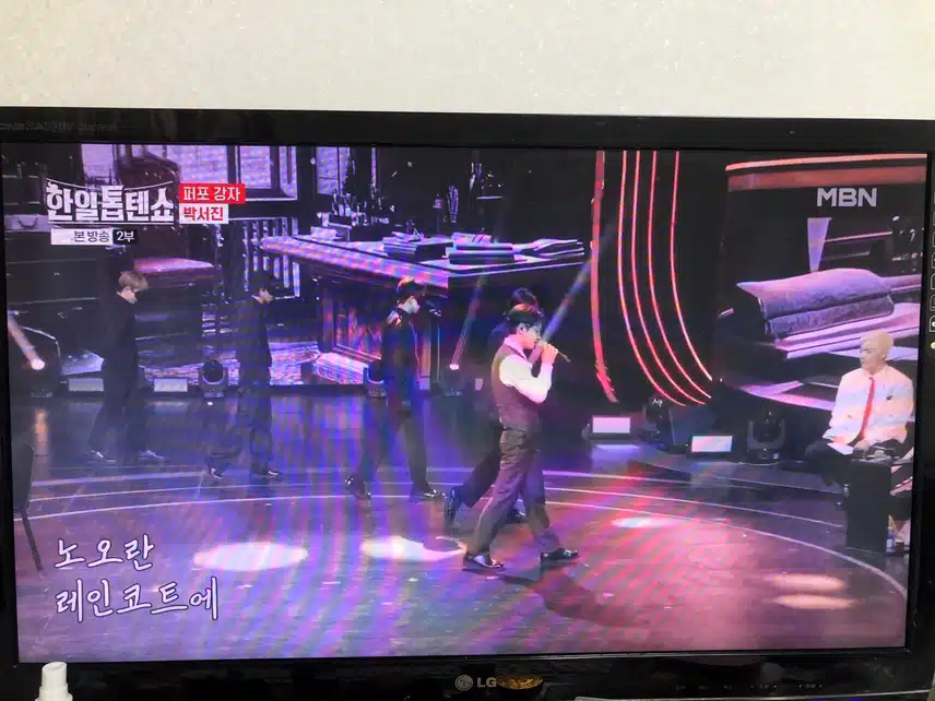 노래에 맞춰 컨셉잡아서 무대 꾸미기