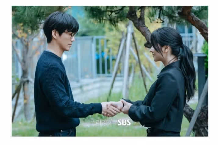 1화 전여빈과의 첫만남이네요.