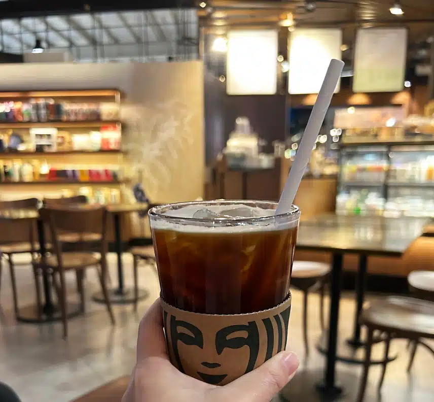 흐린 날 커피 한 잔~