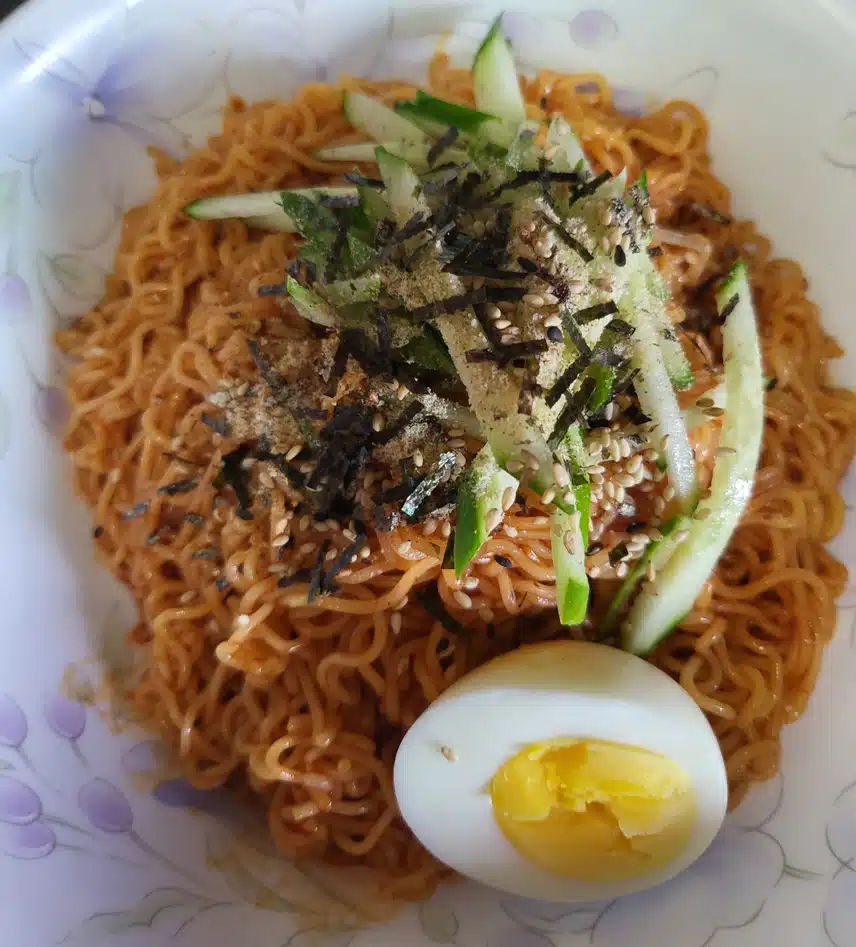 비빔면 한 그릇으로 
