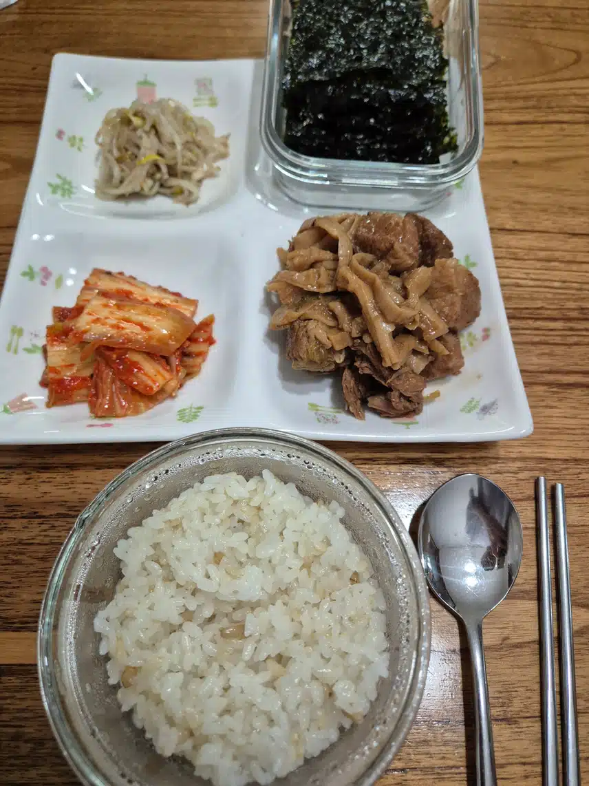 아침 챙겨서 먹으니 든든하고 속도 편해요.