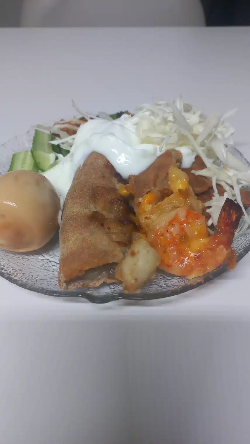 아침은 피자한조각에 샐러드랑