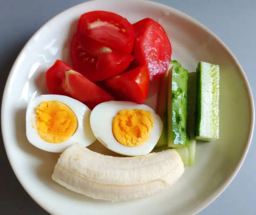 아침은~🍎🥚🥒🍌