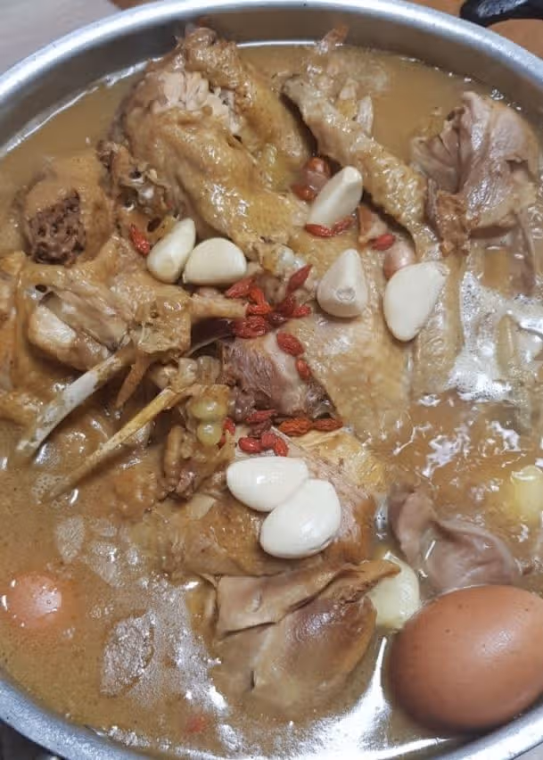 미친 옻닭 국물의 노포맛집을 아시나요?