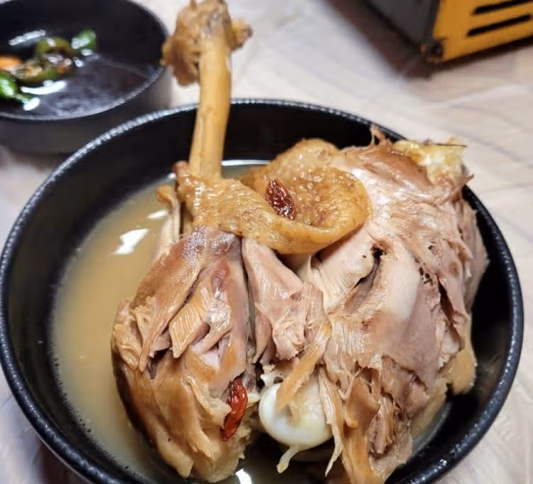 미친 옻닭 국물의 노포맛집을 아시나요?