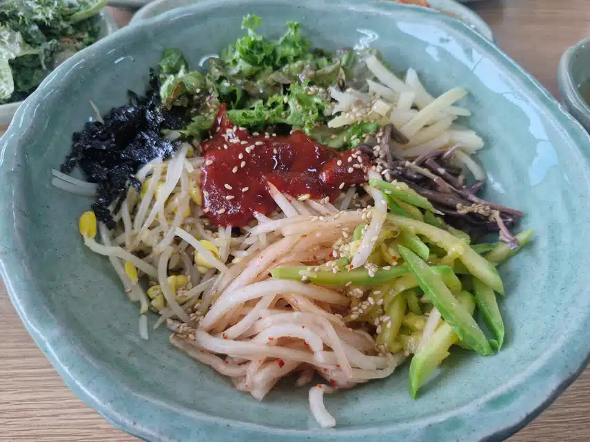 산채 꽁보리비빔밥 일찍 먹고 왔어요