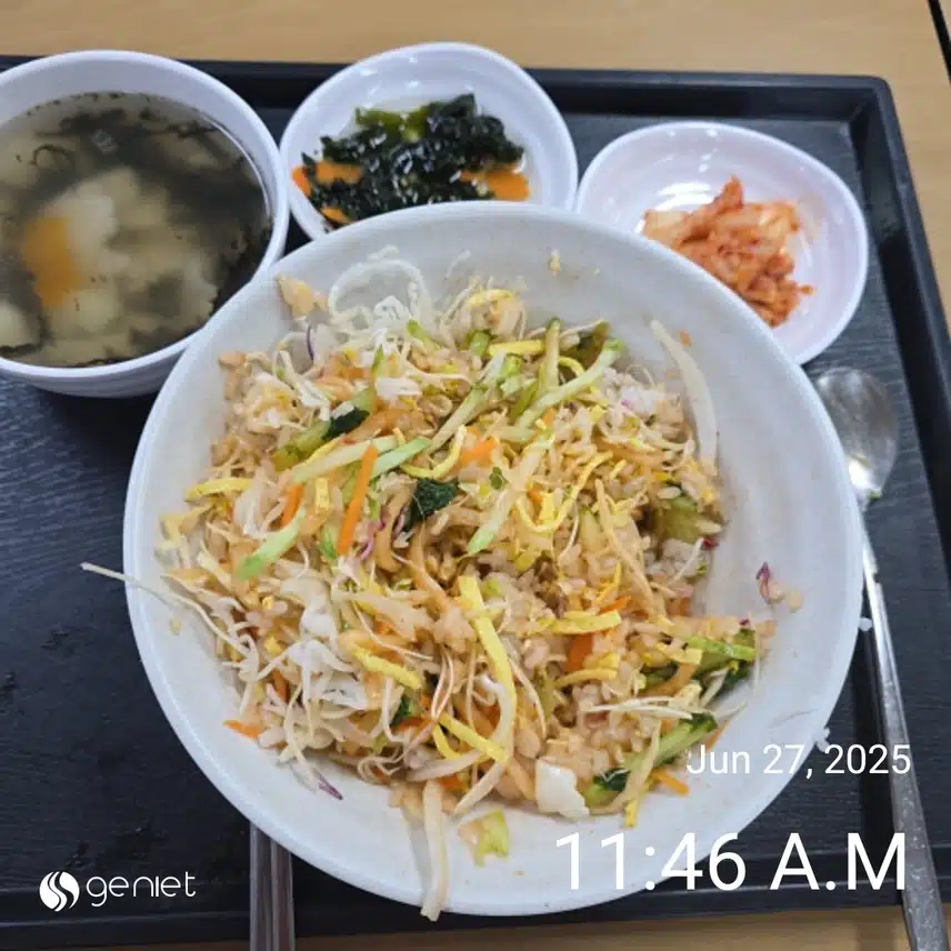 점심은 직원식당에서 꽁보리생열무비빔밥 