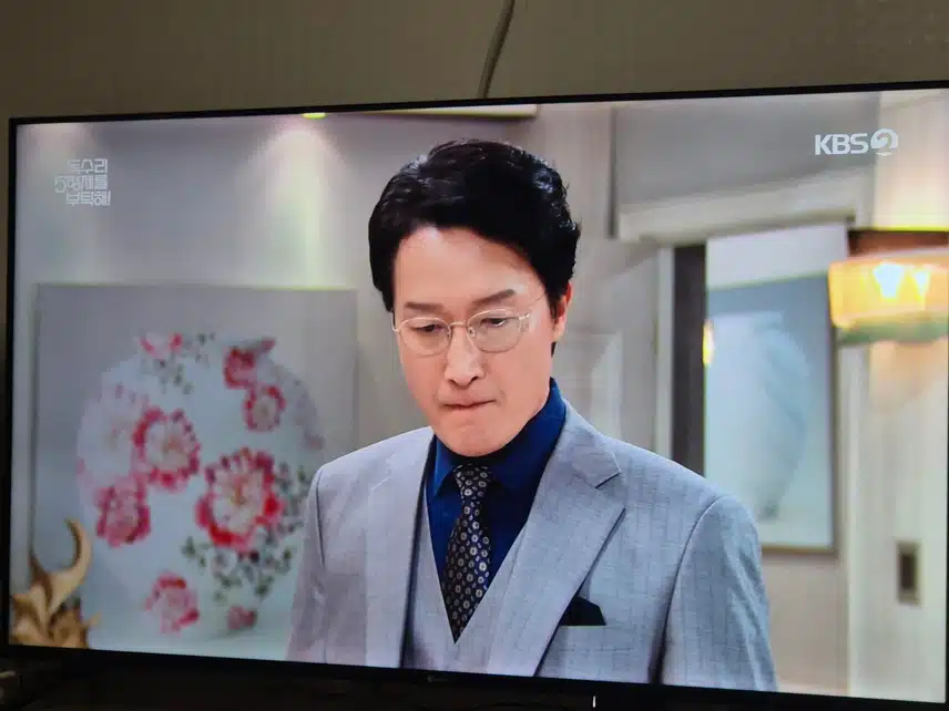 이혼도 안해주고 용서도 안해주고...왜 저러나요