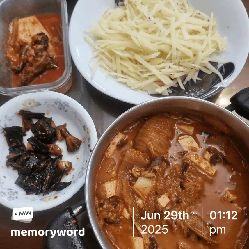 제철 감자채볶음으로 점심