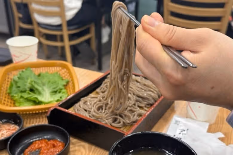 더운날에는 메밀냉면을 드셔야죠.
