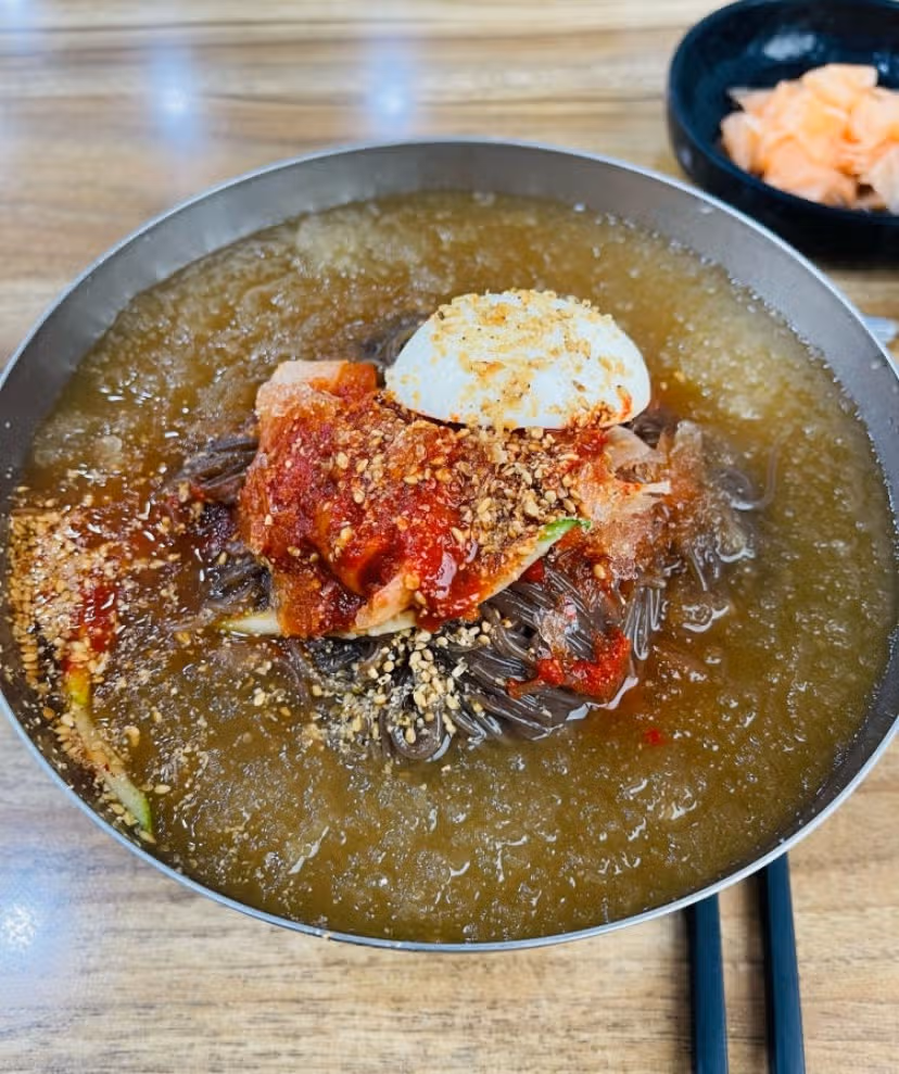 시원하게해주는 칡뿌레기냉면집 
