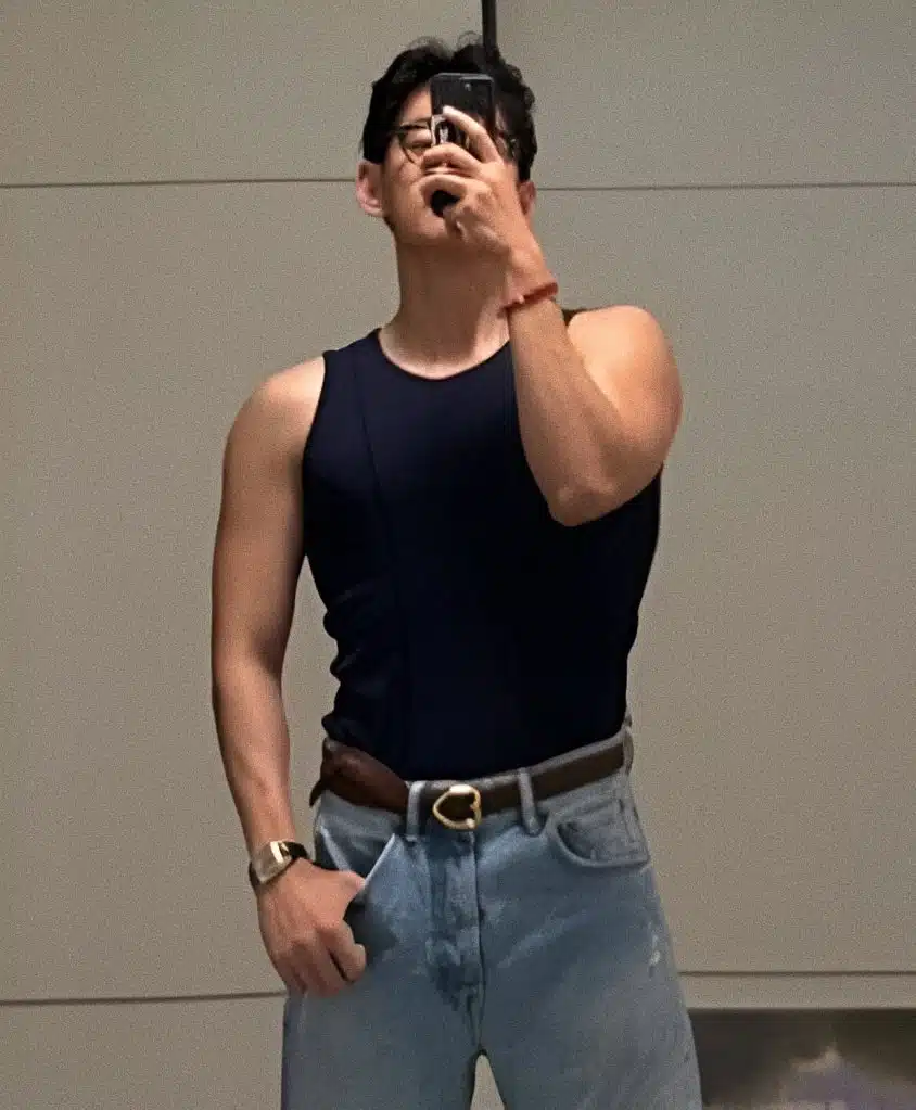 벌크업을 제대로 한 듯한 방탄소년단 뷔
