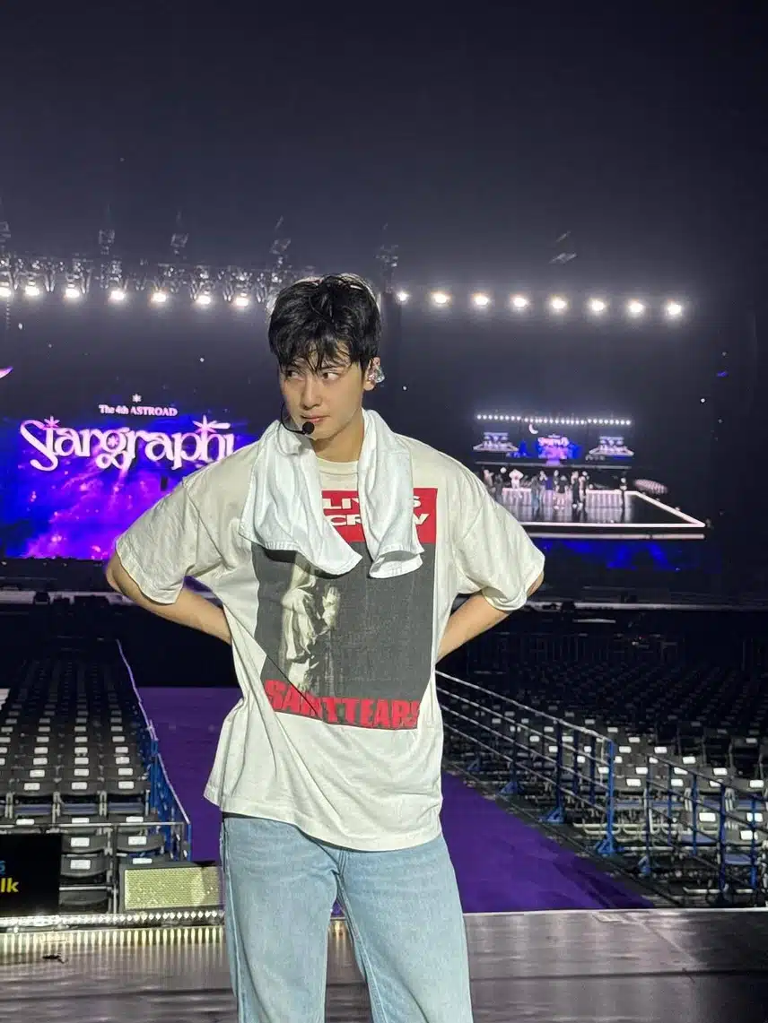 얼딩이처럼 서있는 차은우 인스타 업 ! 
