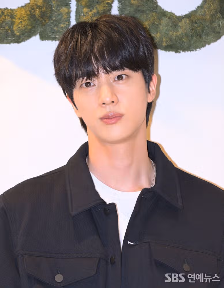 패션브랜드 포토월 행사에 참석한 진님 사진