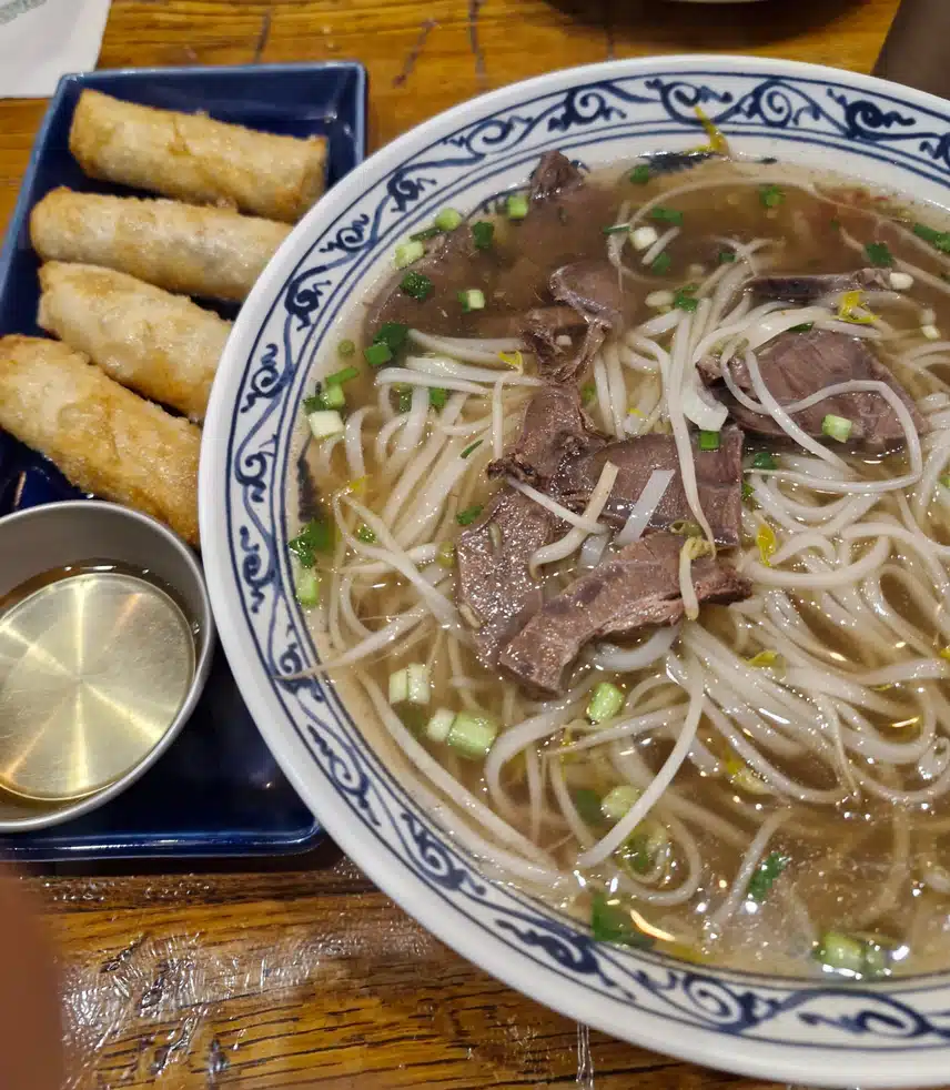뜨끈한 쌀국수 먹으러 나왔어요