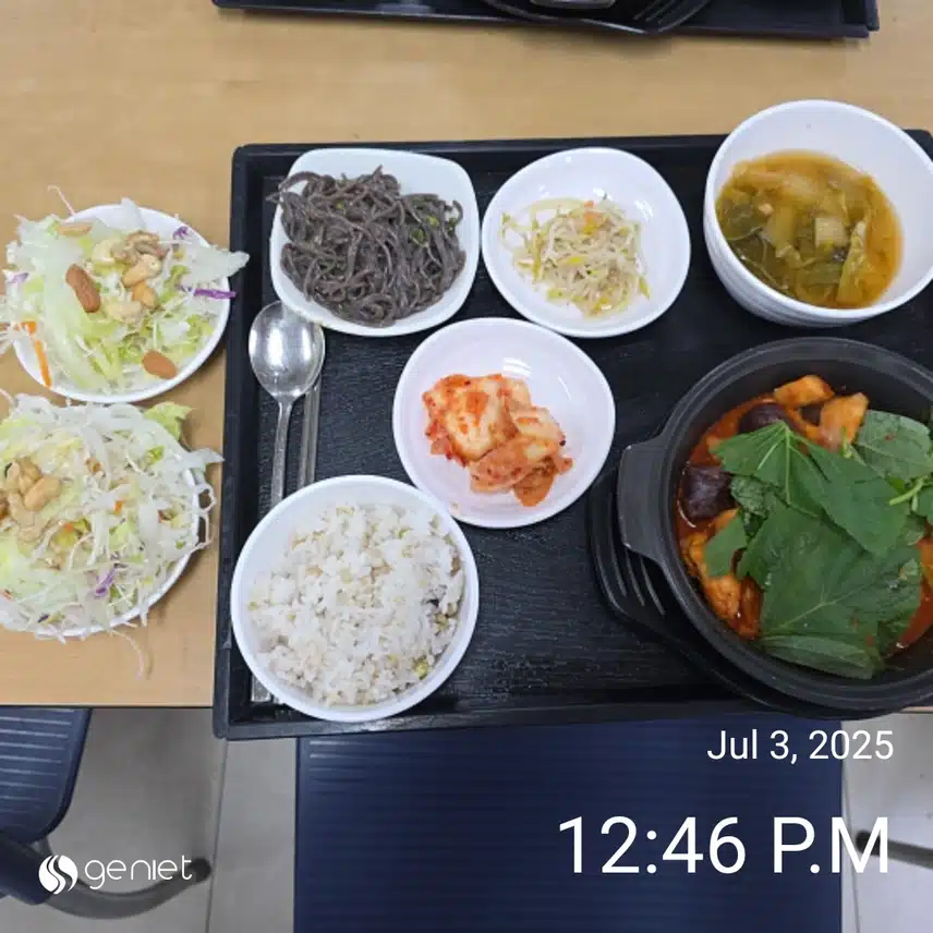점심은 직원식당에서 치즈순대닭갈비