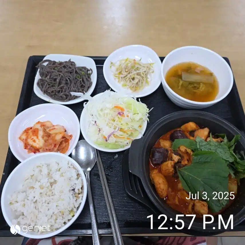 점심은 직원식당에서 치즈순대닭갈비
