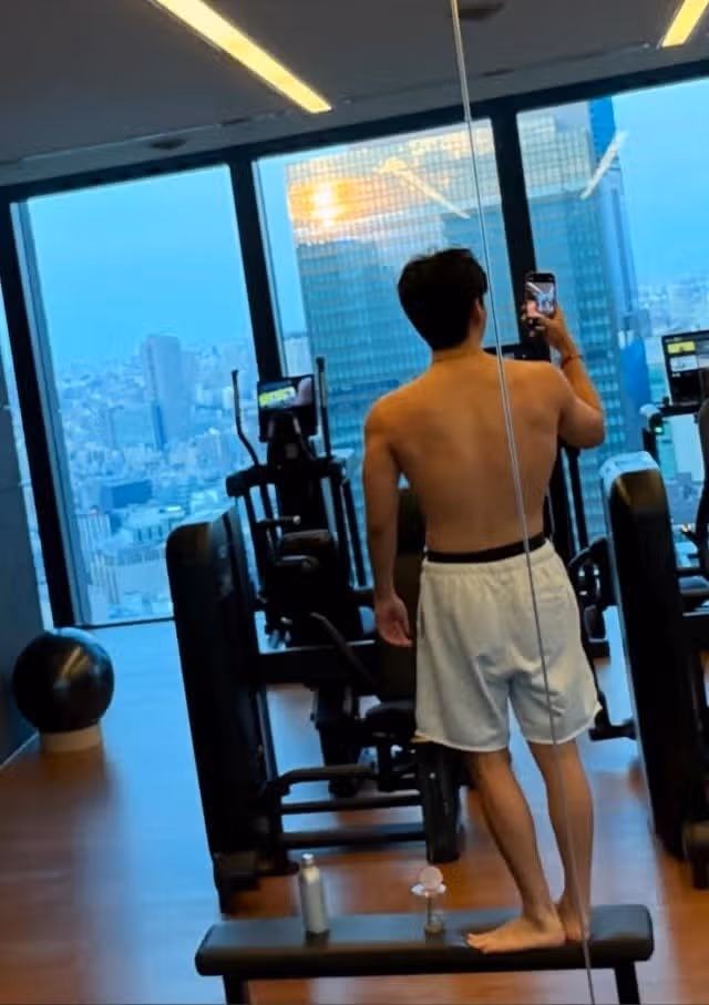 하루만에 680만 좋아요를 기록한 뷔의 사진 