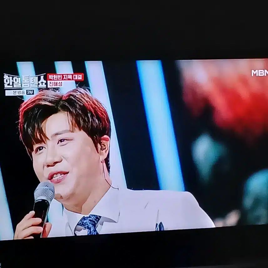 진해성님은 개성이 뚜렷해서 참 좋은것 같아요