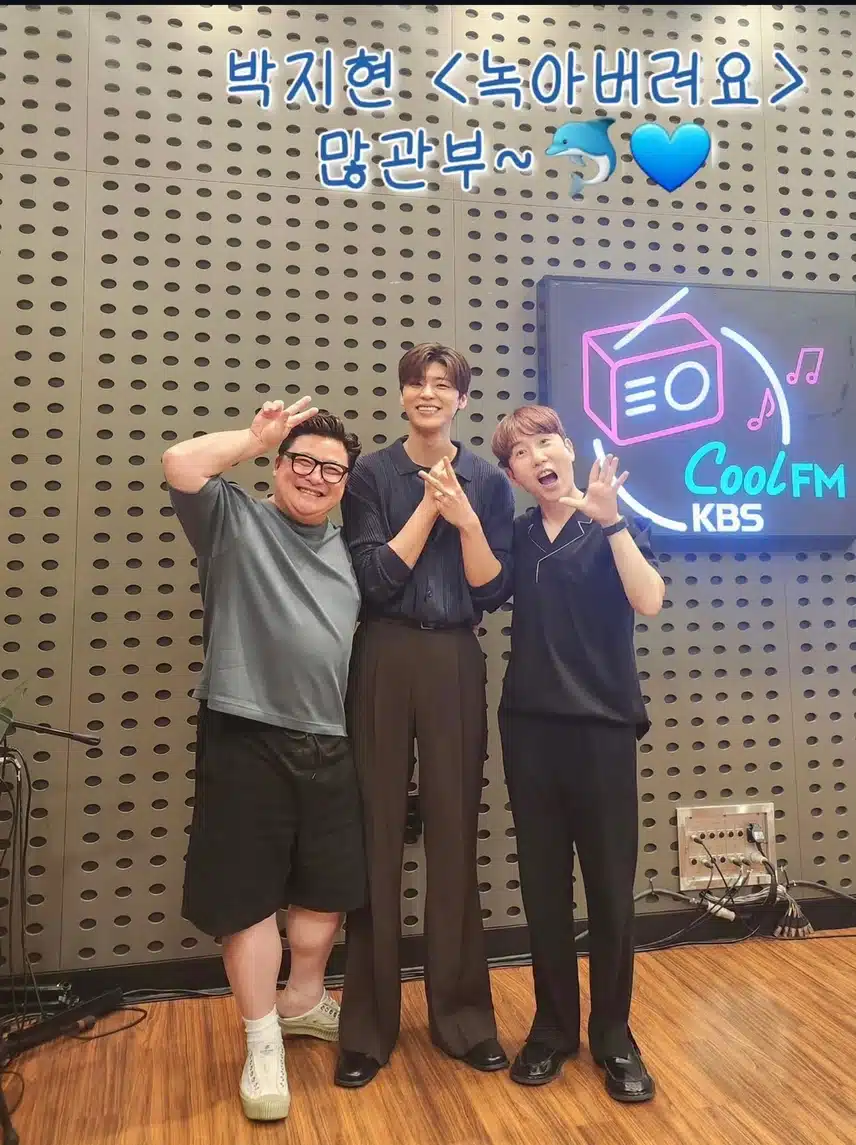 지현님 비율좀 보세요~ 다리길이가... 