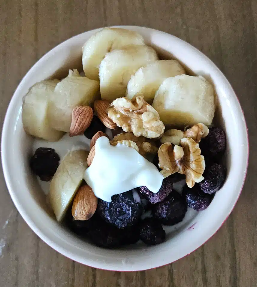 산책 전 에너지 충전🫐🍌🥜
