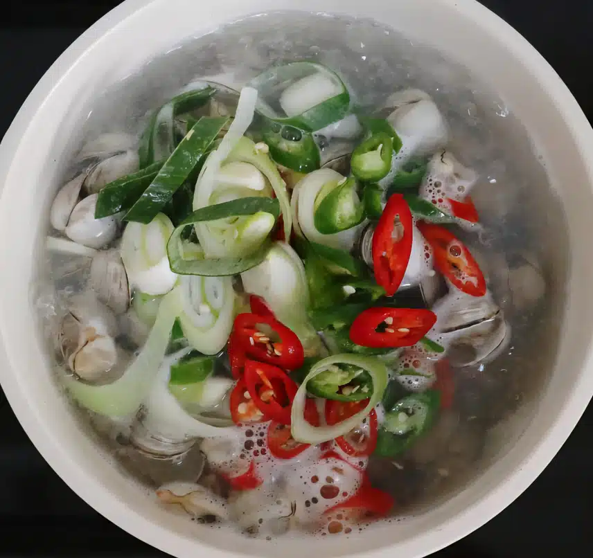 시원한 동죽 조개탕 끓였어요~