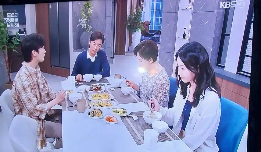 광숙이가 해온 반찬이라니까 밥에 물말아 밥만먹는 한회장 장모