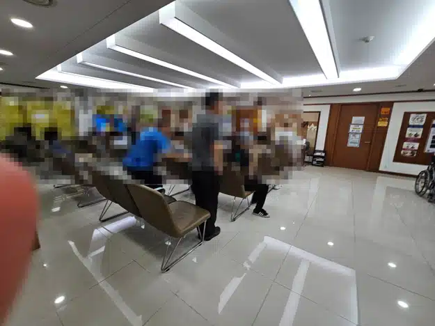 어느날 갑자기 시작된 가슴통증.. 해결책찾으러 정자동 하나로내과 방문했어요.