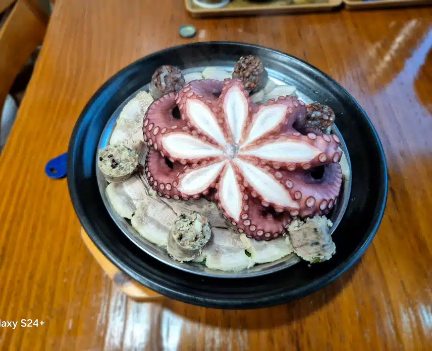 간만에 친구들 만나 수다도 떨고 맛있는것도 먹고  쌓인 스트네스 풀었습니다