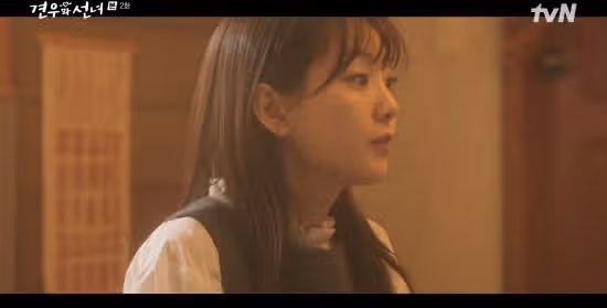 담담하게 자신은 입양됐다고 말하는 박성아네요.
