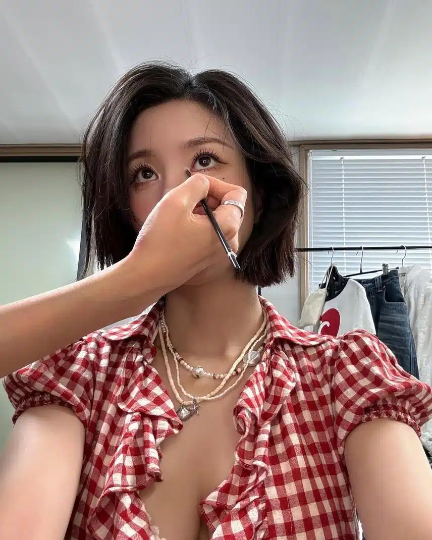 Hôm nay, Instagram của Kwon Eun-bi đã tung ra quả bom nước