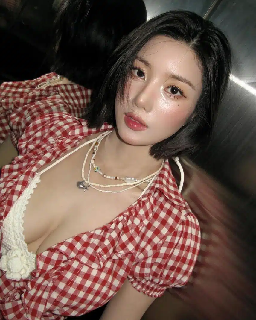 Hôm nay, Instagram của Kwon Eun-bi đã tung ra quả bom nước