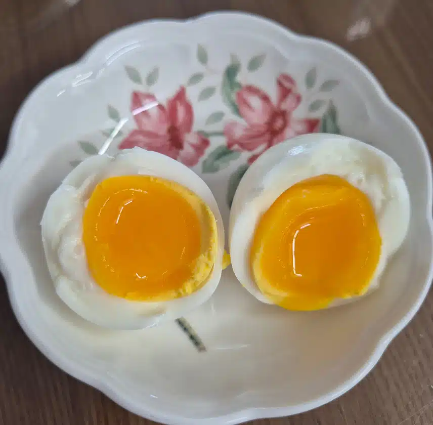 아침은 촉촉한 반숙이로~