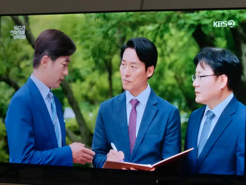 다행히 예전장모와 이야기하는 것을 회장님이 들었네요